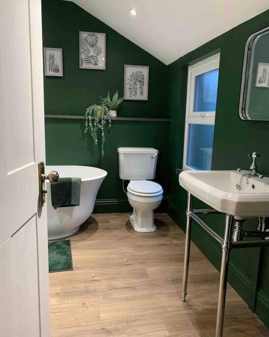 No 11, Fishguard, Ideal For Beach, Coastal Path And Town! Eksteriør billede